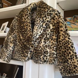 Forever 21 cropped In Jaguar 🐆 Size S